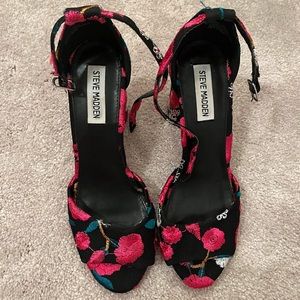 Steve Madden ankle strap heels embroidered black pink flowers sz 7.5